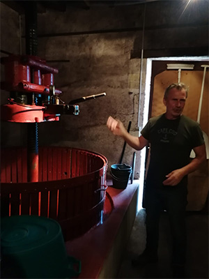 Le_Clos_de_la_Meslerie_laterale Le_Clos_de_la_Meslerie_laterale